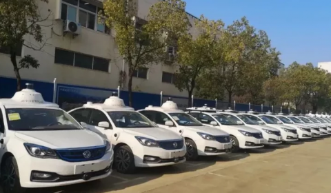 40余辆东风自动驾驶出租车在武汉成功投运 市民可线上预约