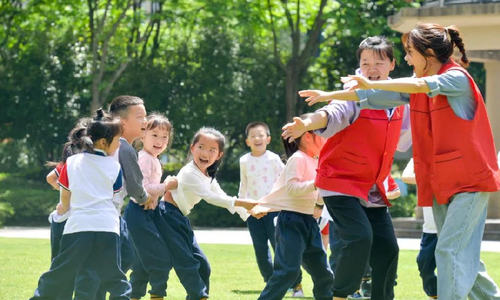 探访各地小学暑托班：怎么“托”？“管”什么？