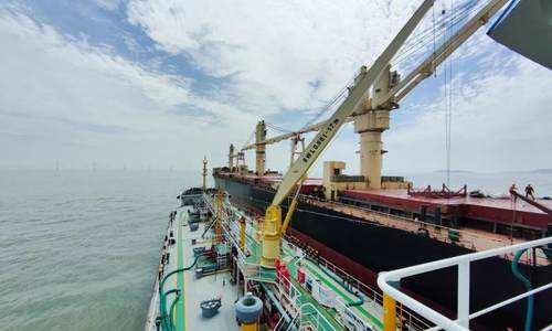 中国石化首个“海上移动加油站”润吉1号正式运营