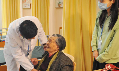  养老护理人才缺口巨大 如何吸引年轻人加入“银发产业”