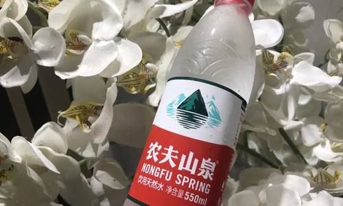 营销翻车？农夫山泉的业绩“焦虑症”