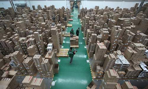 今年中国快递业务量已突破500亿件 日均约3亿件