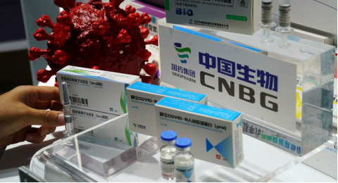 巴基斯坦总统阿尔维与妻子接种中国新冠疫苗