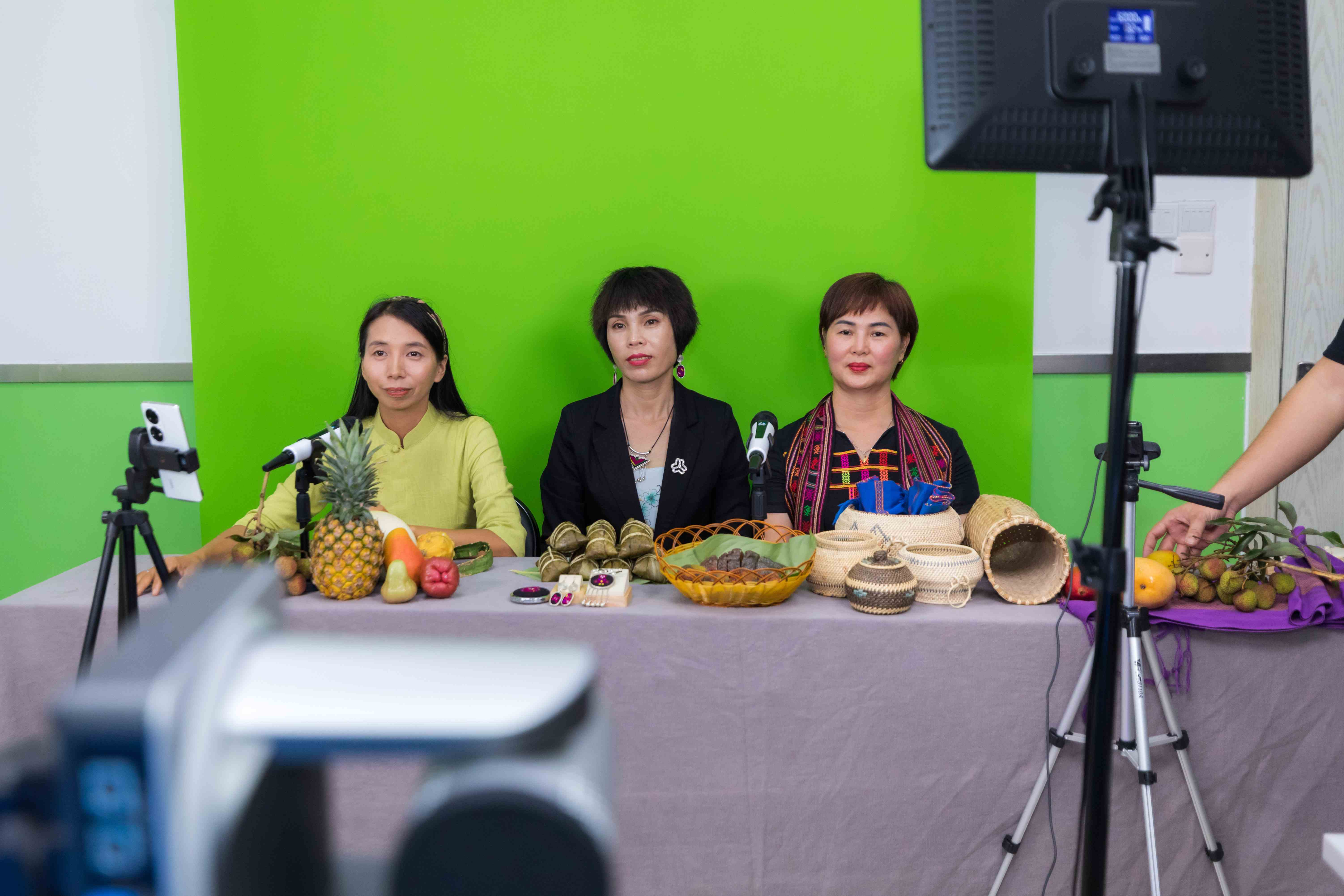 巾帼心向党 喜迎二十大 | 三亚市首届女性创新创业大赛线上直播分享会顺利开播