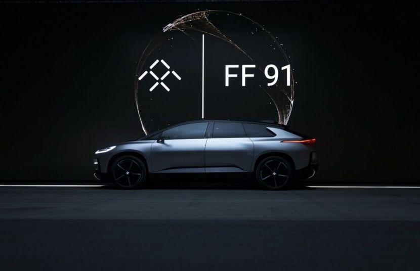 毕福康博士驾驶其极智科技奢华电动车 FF 91 于当地时间.jpg