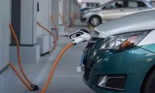 中央为何再提加快发展新能源汽车