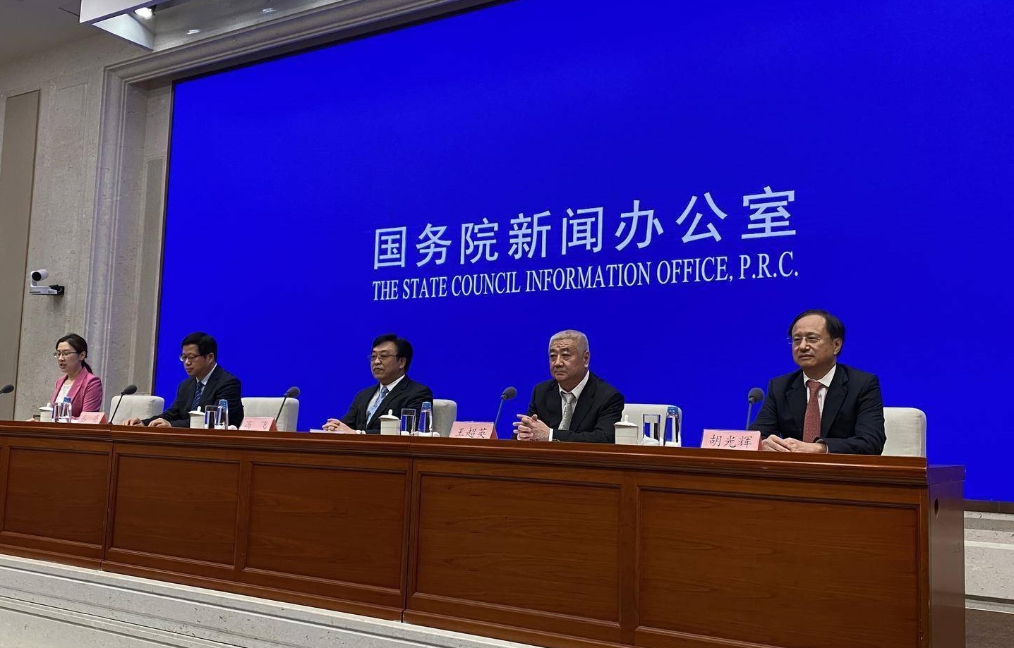 冯飞：坚决不让海南自贸港成为“避税天堂”