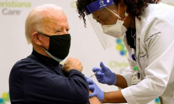 拜登公开接种第二剂新冠疫苗  希望人们尽快接种疫苗