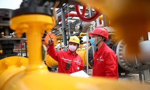 中国石油西南油气田今年钻获页岩气井240多口 页岩气产量突破100亿立方米