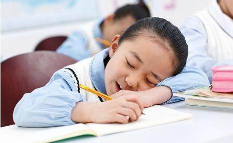 超八成中小学生睡眠时长未达标  是谁“偷”走了孩子们的睡眠？