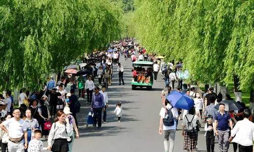 “五一”假期旅游热情高涨  周边“家庭游”成出行爆款