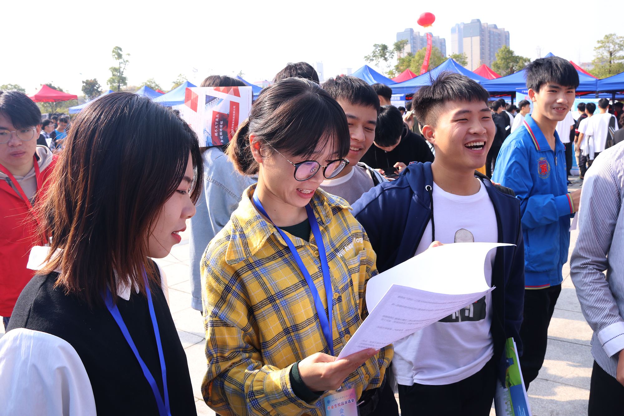 多方精准施策全力护航 毕业季大学生就业如何破堵点？