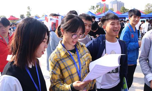 多方精准施策全力护航 毕业季大学生就业如何破堵点？