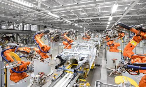 网络化协同、个性化定制、关键工序数控化 传统制造业焕发新活力