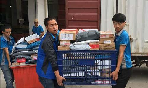 调查显示：超五成快递员月收入不超过5000元  月收入超万元快递员仅占1.3%