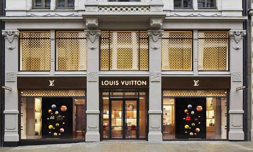 LVMH集团推出库存面料转售平台Nona Source 平均价格比批发价低70％