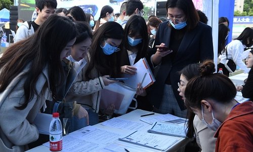 多地多部门举办形式多样的招聘活动——千方百计促进高校毕业生就业