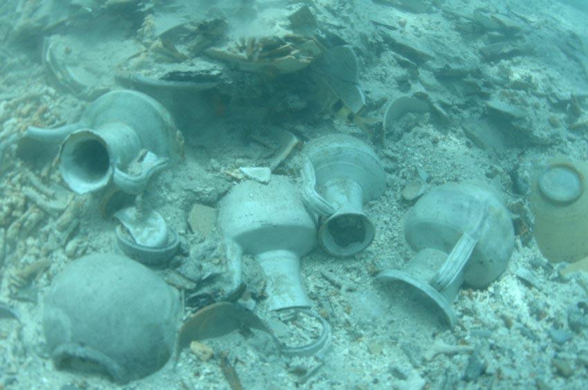 新加坡发现的两艘海底沉船现大量中国古瓷器.jpg