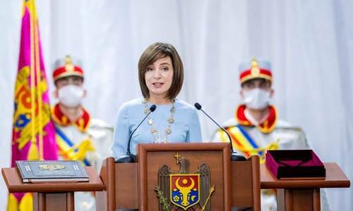 摩尔多瓦首位女总统马娅·桑杜宣誓就职