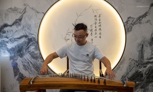 海南省退役军人系列故事《戎耀党旗》之017|赵颖：换个角色体验更丰满的人生