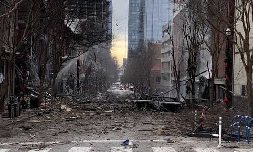 美国纳什维尔市中心发生蓄意爆炸事件 机场航班受影响临时停飞