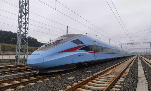 新款“复兴号”正式在西南地区投入使用　最高时速250km/h