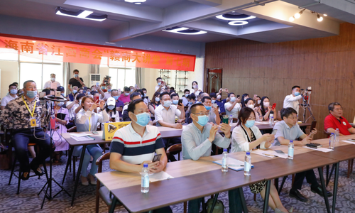 近百企业家齐聚“赣商大讲堂”  ——“互联网营销培训与实战分享”
