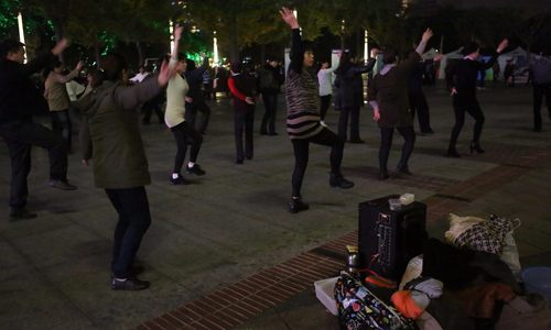 大江城市观察 | 这届年轻人为何钟爱广场舞？