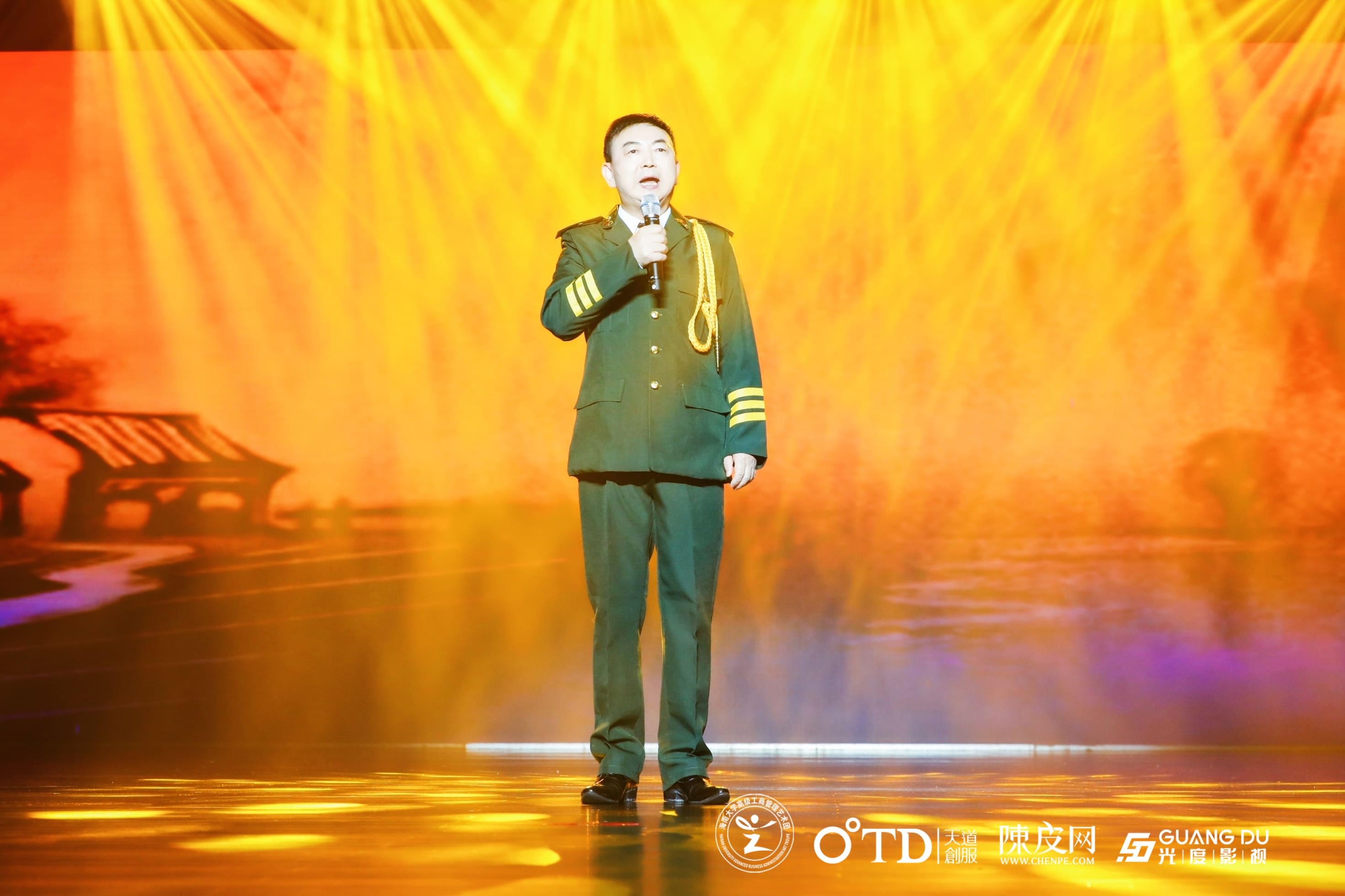 男声独唱《儿行千里》.jpg