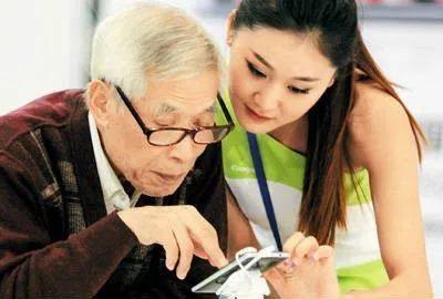 工信部将推出12项举措  解决老年人运用智能技术困难