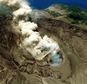日本诹访之濑岛火山喷发 目前无人伤亡或建筑损坏