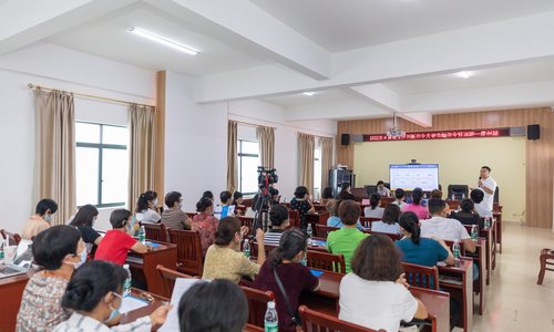 三亚市首届女创赛巾帼创业特训班线下培训活动顺利举办