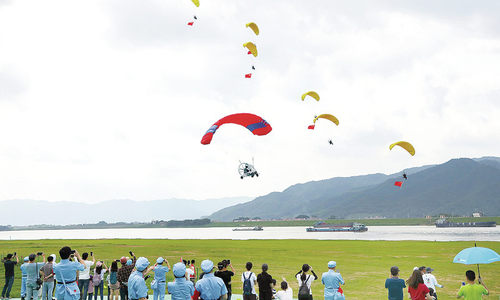 从碧海到蓝天——海南旅游兴起航空运动热