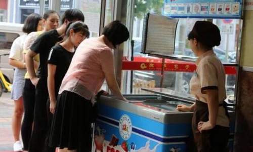 雪糕冷饮销量大增，消暑家电受欢迎……夏日“冷”商品迎来销售“热”