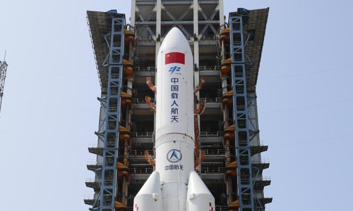 中国空间站天和核心舱器箭组合体转运至发射区