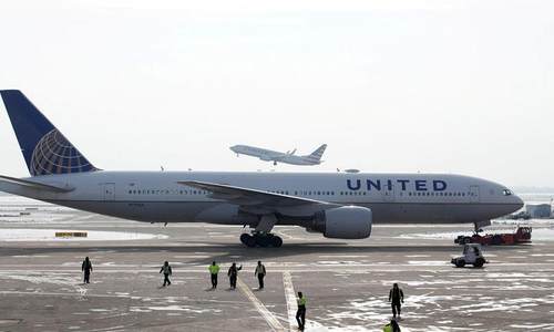 美联航一架波音777-200客机在空中发生爆炸 美国FAA发布紧急适航指令
