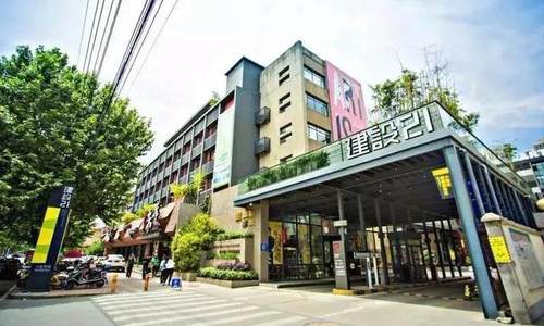 《你好，李焕英》带火三线老工厂 取景地成网红打卡点