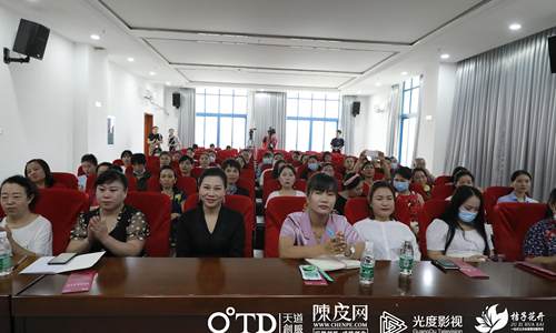 凤凰商学院培育巾帼创业力量，发出海南自贸港建设“她声音”！
