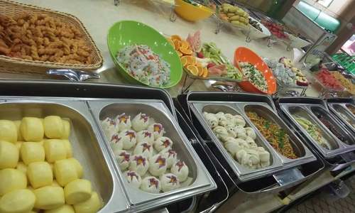 北京拟规定：餐厅不得诱导消费者超量点餐  自助餐浪费要收费