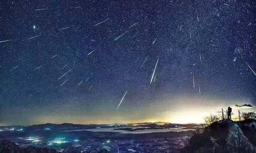 英仙座流星雨将迎极大！  一起来看秋天的这场“烟花秀”